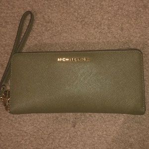 Michael Kors Jet set travel Wallet